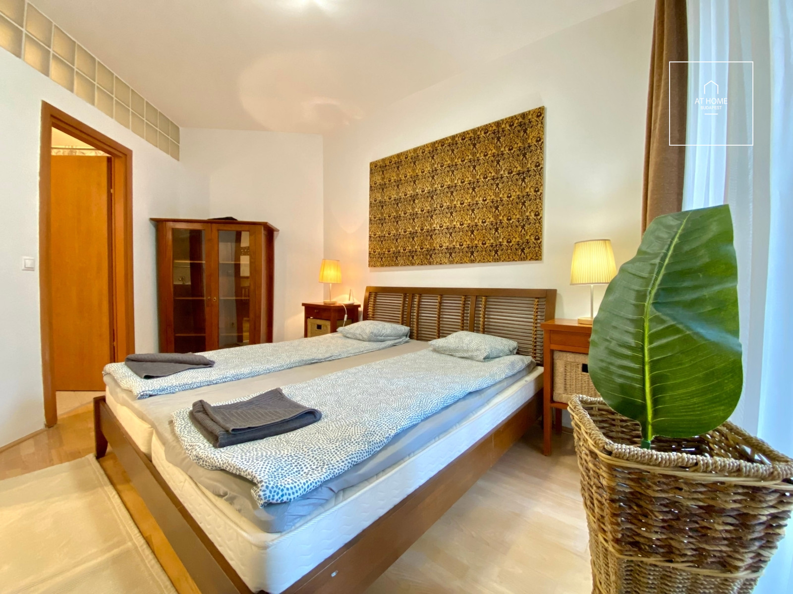 Renovated 50 sqm apartment with a balcony and one bedroom in District VI