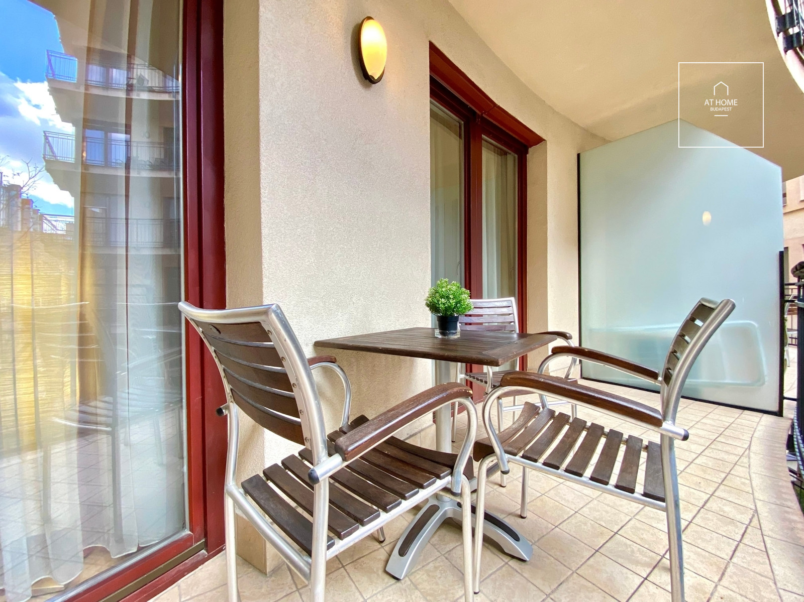 Renovated 50 sqm apartment with a balcony and one bedroom in District VI