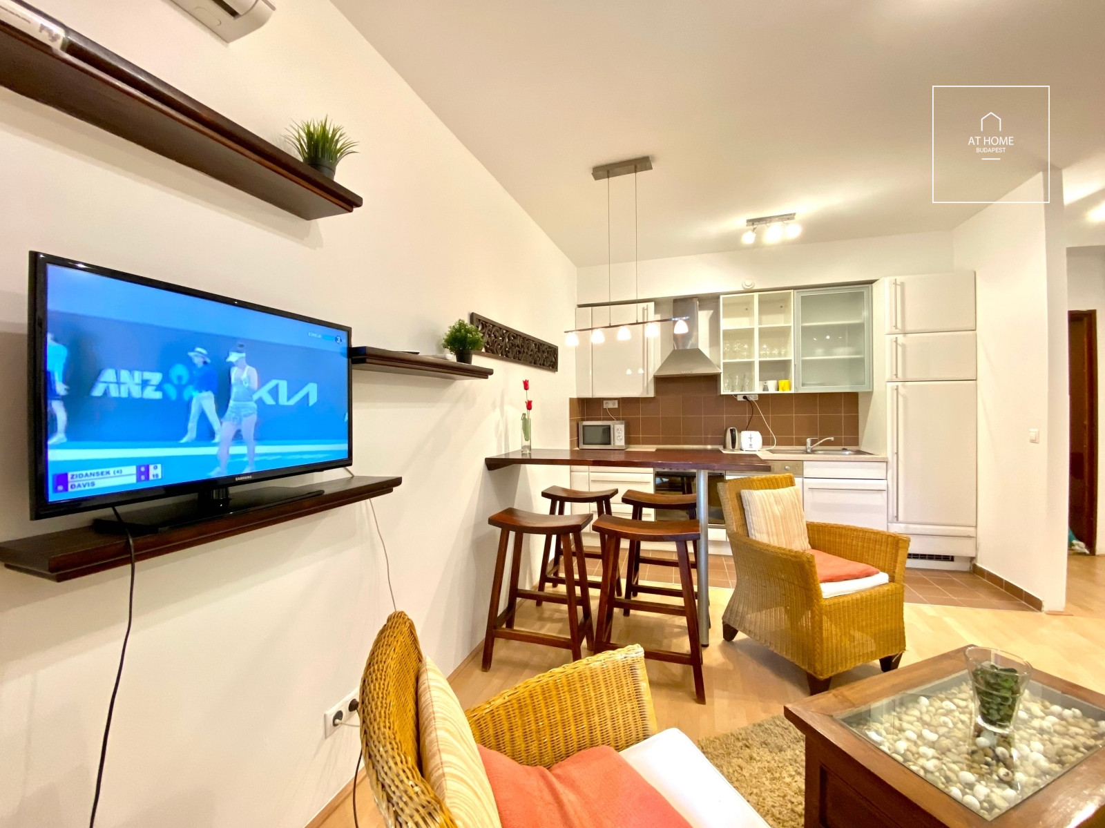 Renovated 50 sqm apartment with a balcony and one bedroom in District VI