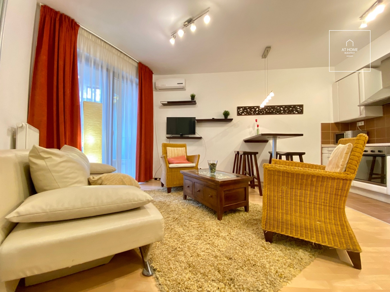 Renovated 50 sqm apartment with a balcony and one bedroom in District VI