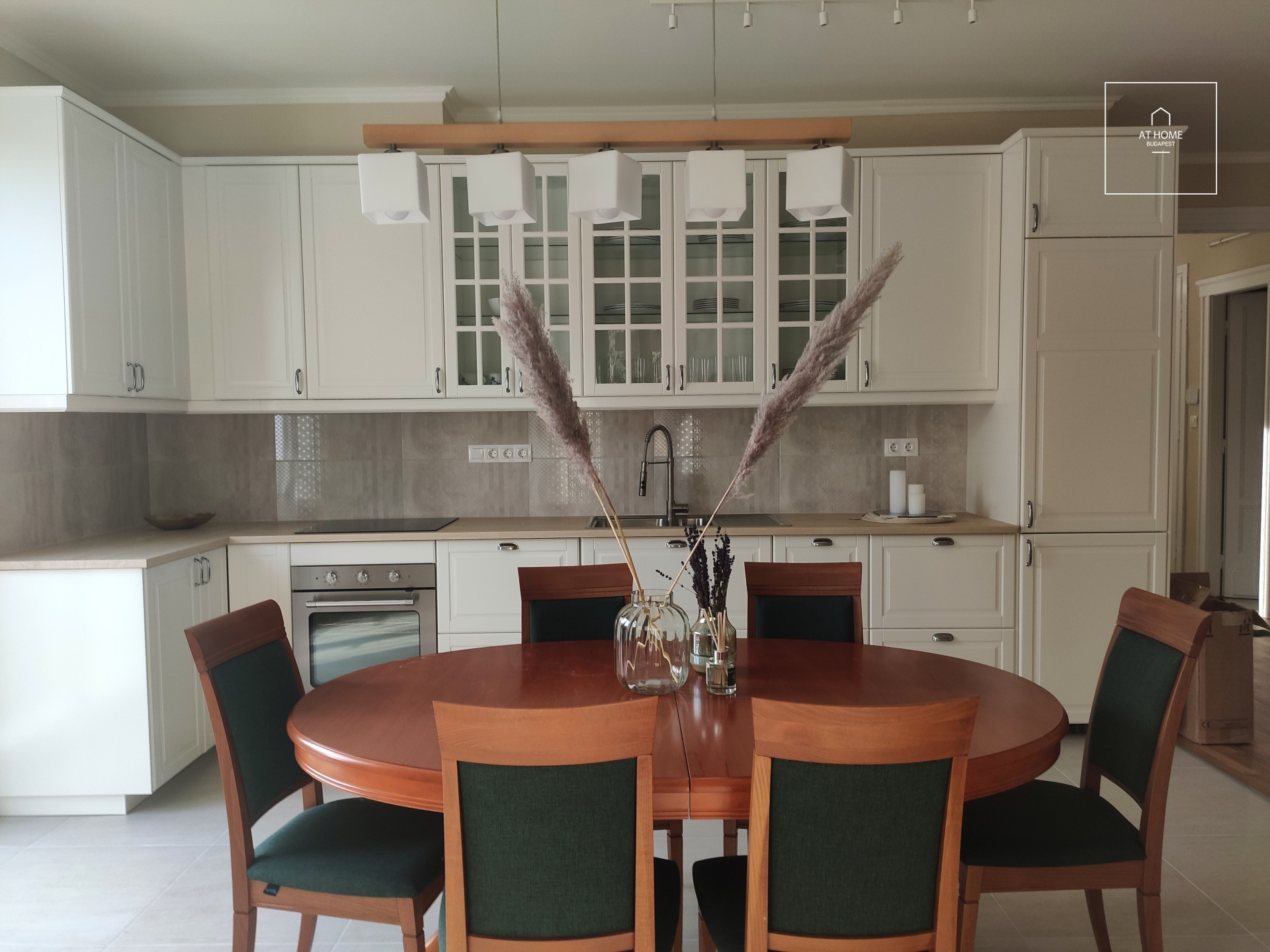 Refurbished beautiful 3-bedroom apartment for rent in Budapest II. district