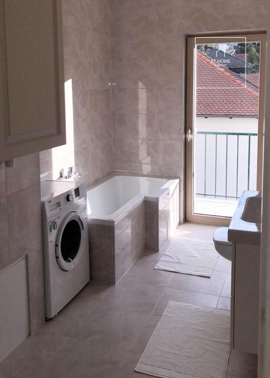 Refurbished beautiful 3-bedroom apartment for rent in Budapest II. district