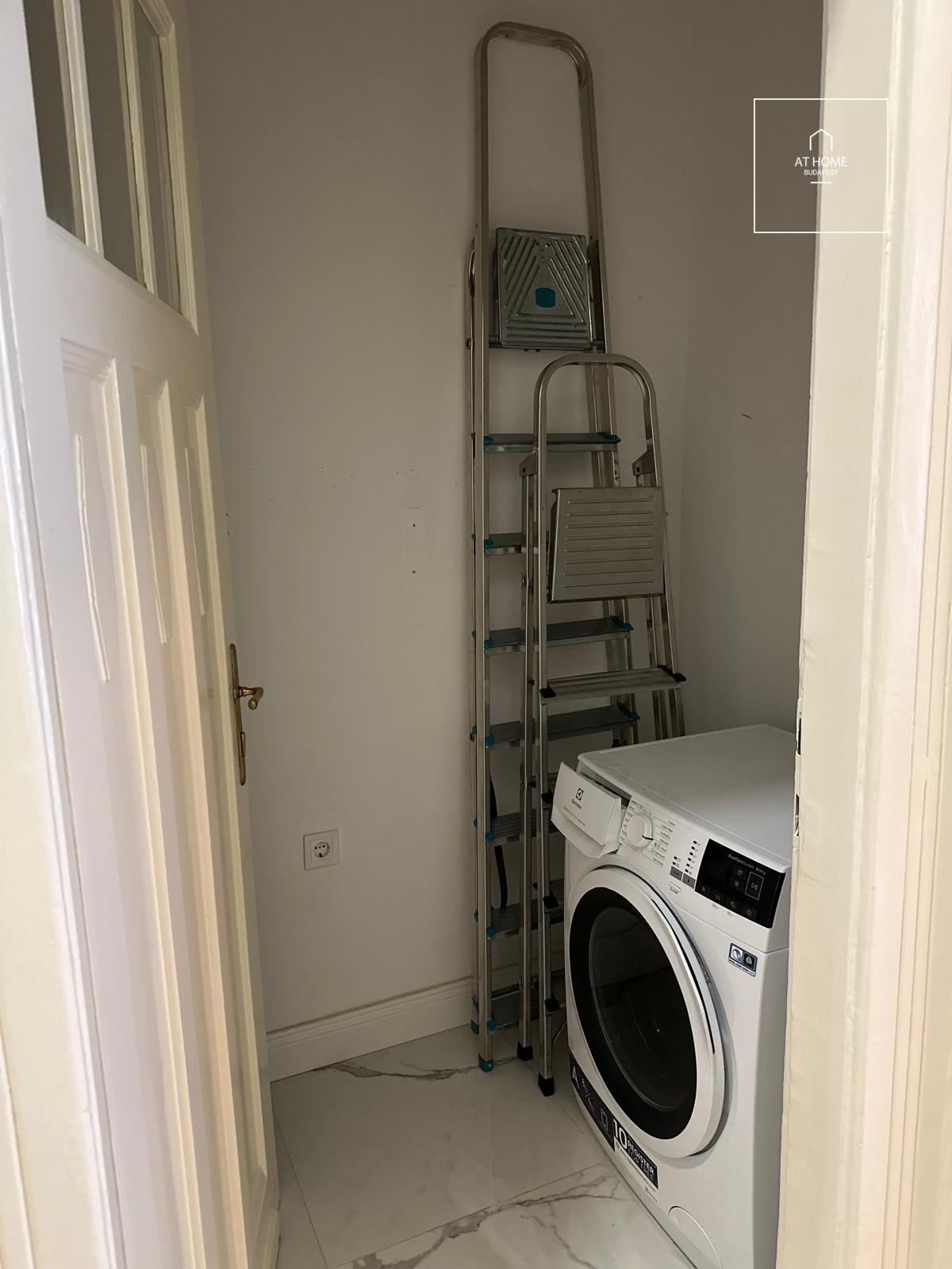 Three-bedroom luxury apartment in the 5th district of Budapest, Lipótváros