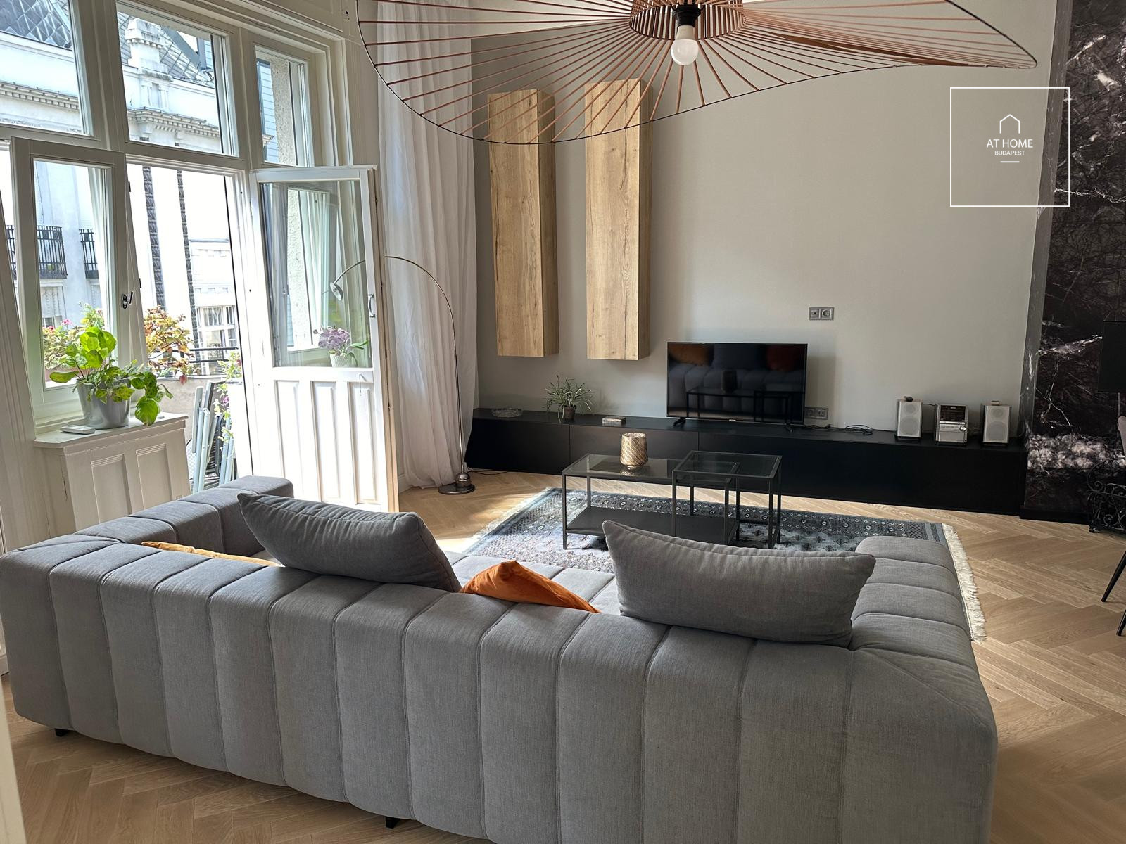 Three-bedroom luxury apartment in the 5th district of Budapest, Lipótváros