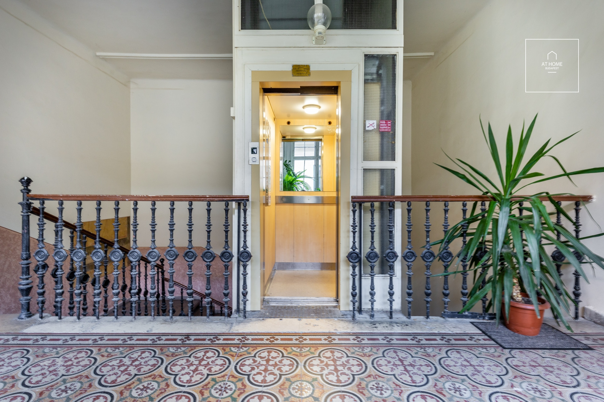 Luxury apartment for rent in the heart of the city center of Budapest, District V