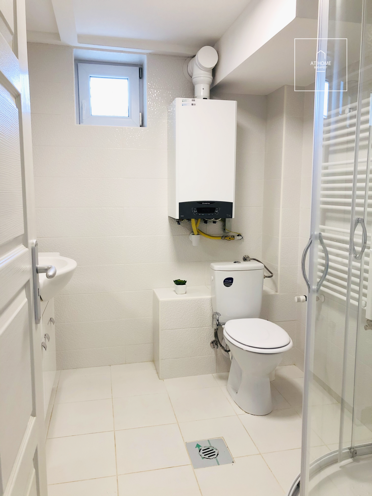 150 sqm two-level apartment with 4 bedrooms, terrace, and private garden in Budapest’s 2nd District