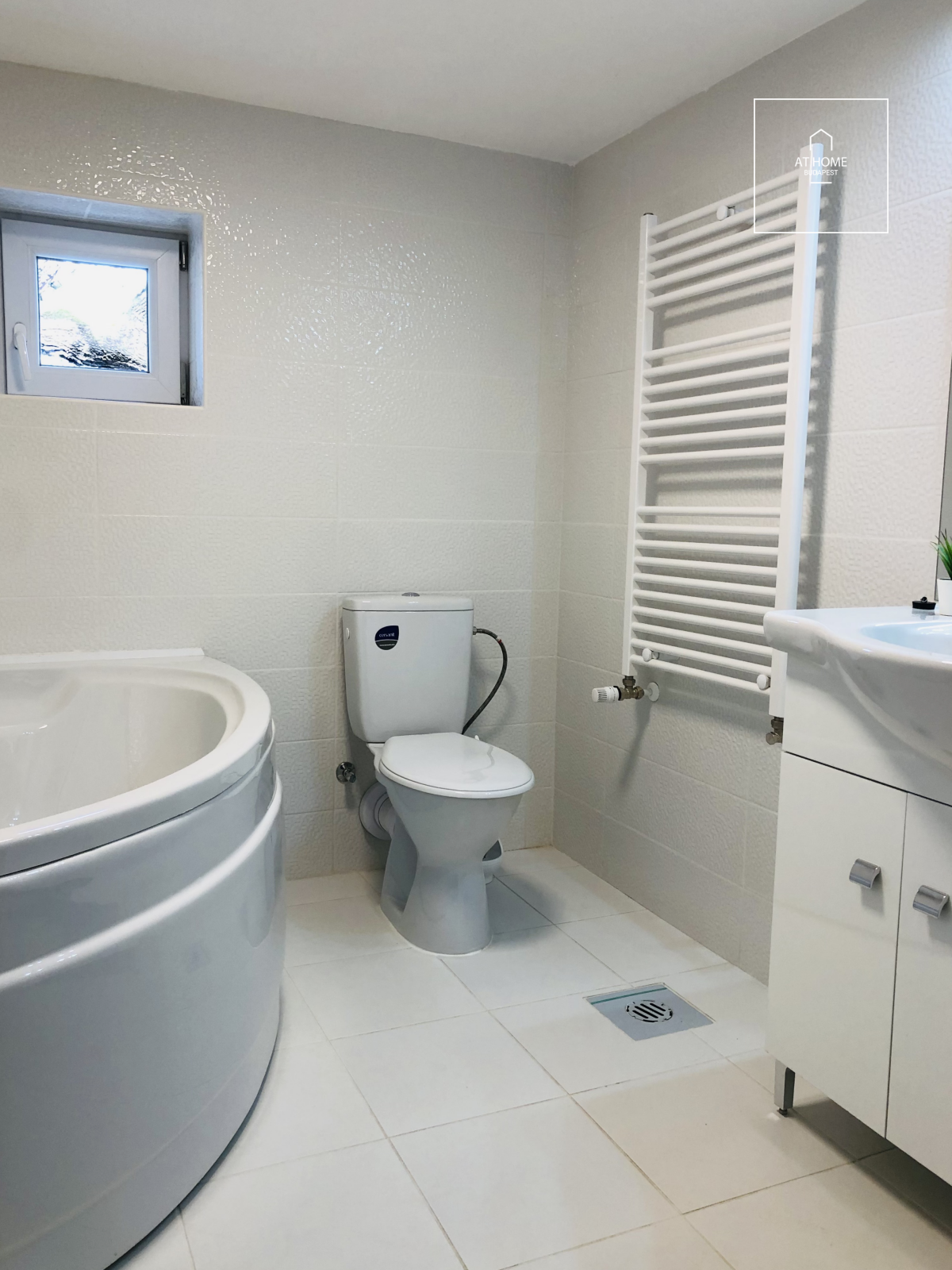 150 sqm two-level apartment with 4 bedrooms, terrace, and private garden in Budapest’s 2nd District