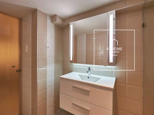 Bright 69 sqm fully equipped one-bedroom apartment in Budapest’s 6th District