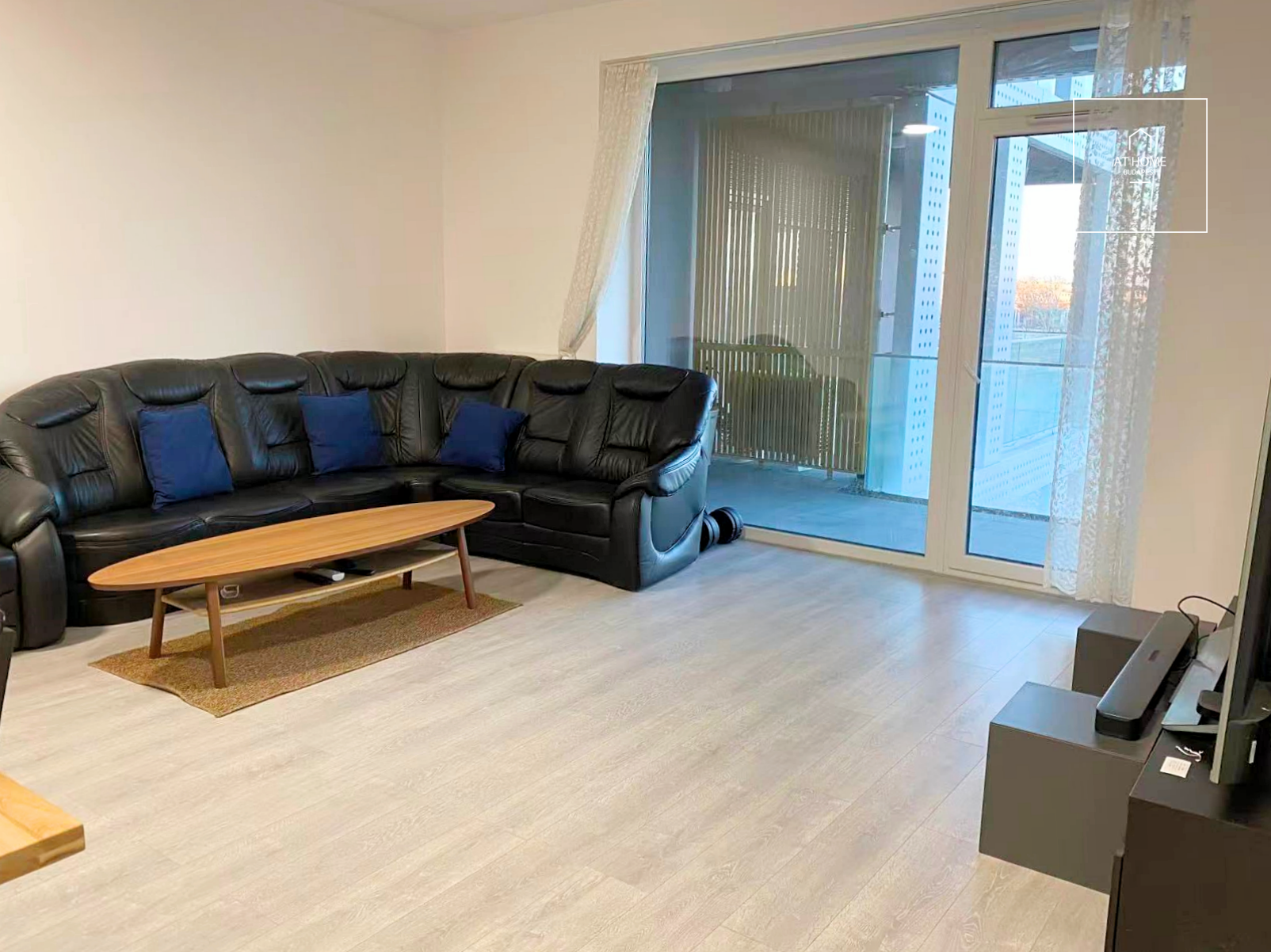 Renovated 160 sqm four-bedroom apartment at Budapart