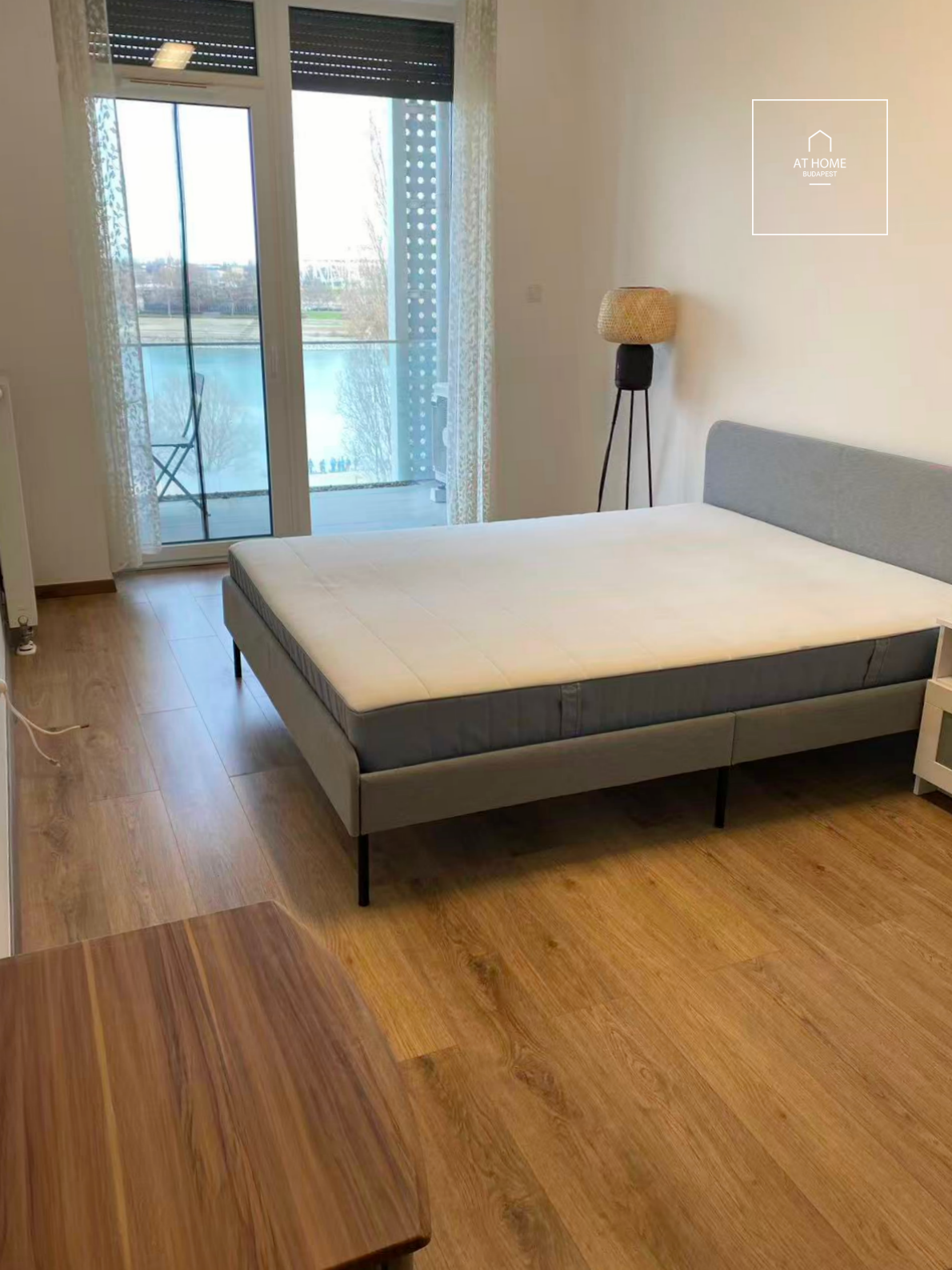 Renovated 160 sqm four-bedroom apartment at Budapart