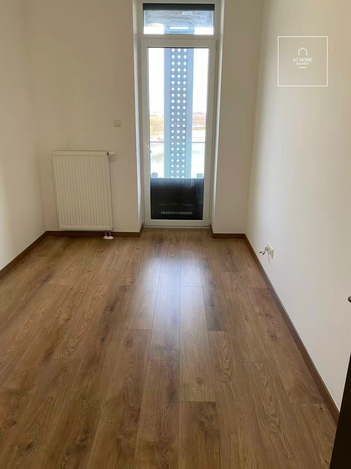 Renovated 160 sqm four-bedroom apartment at Budapart