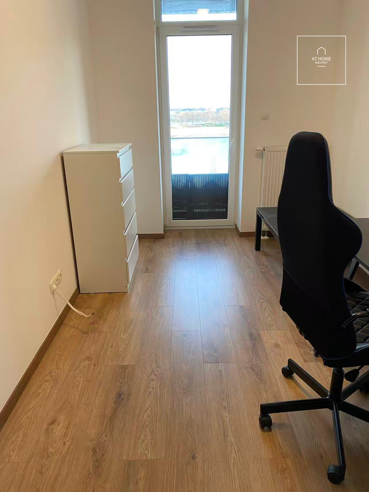 Renovated 160 sqm four-bedroom apartment at Budapart