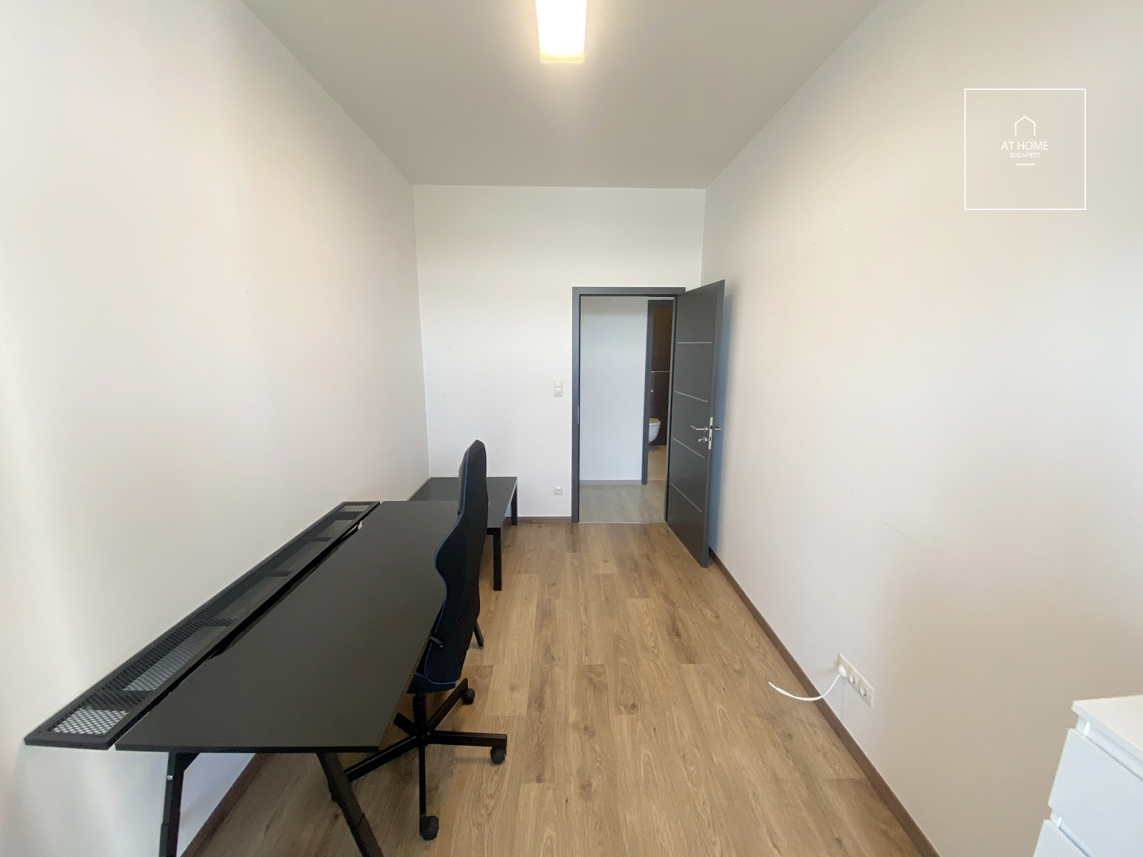 Renovated 160 sqm four-bedroom apartment at Budapart