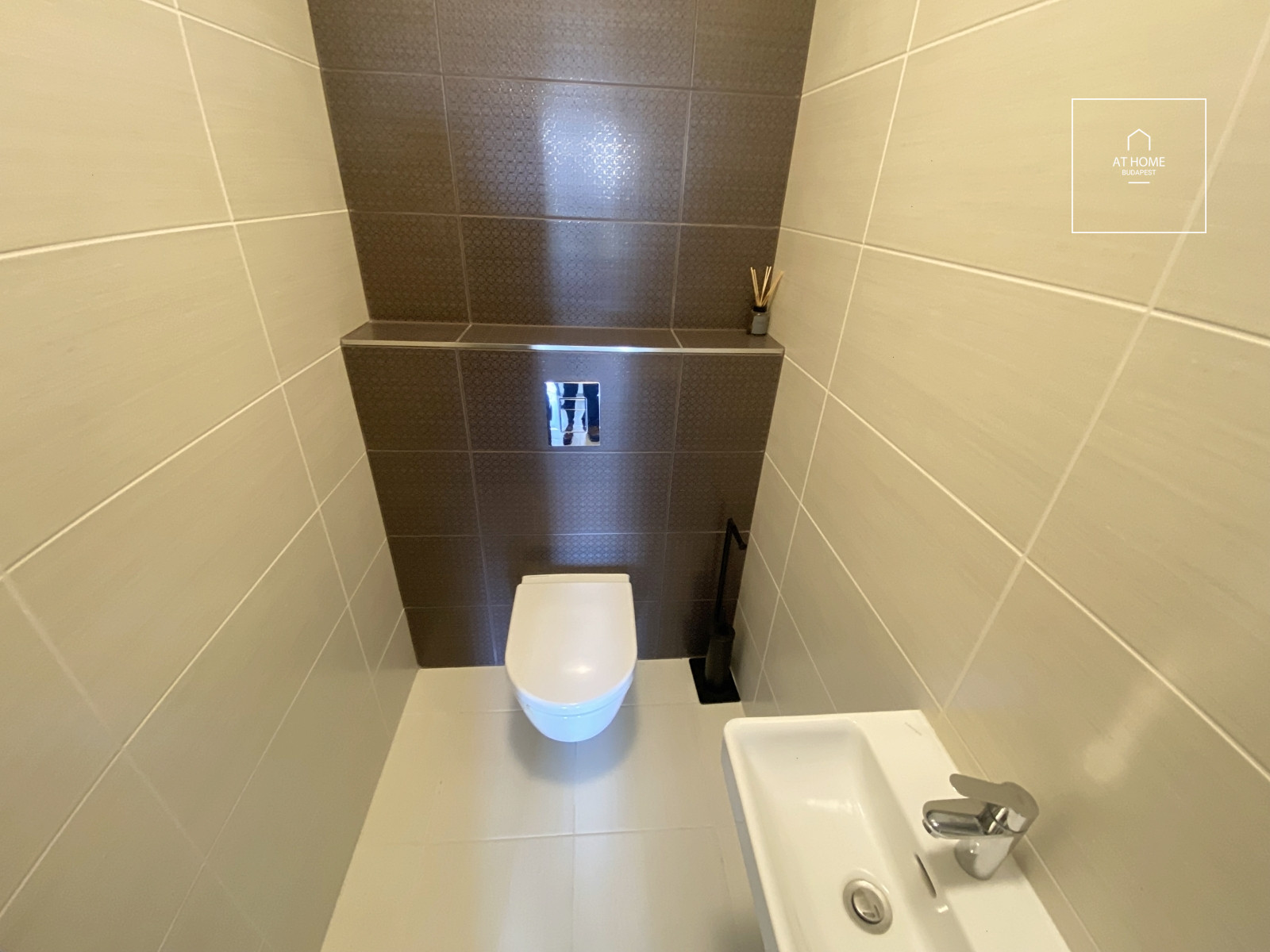 Renovated 160 sqm four-bedroom apartment at Budapart