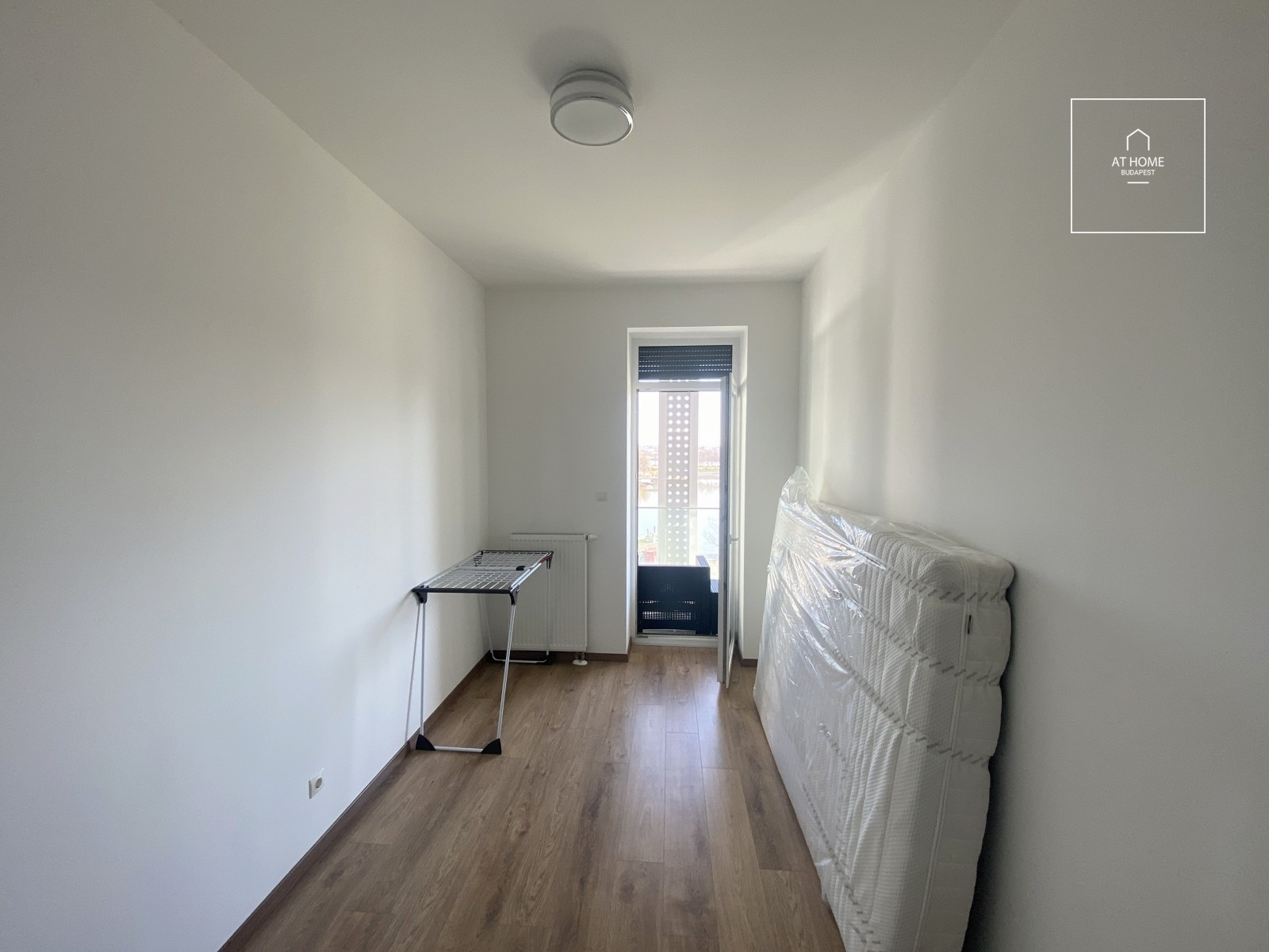 Renovated 160 sqm four-bedroom apartment at Budapart