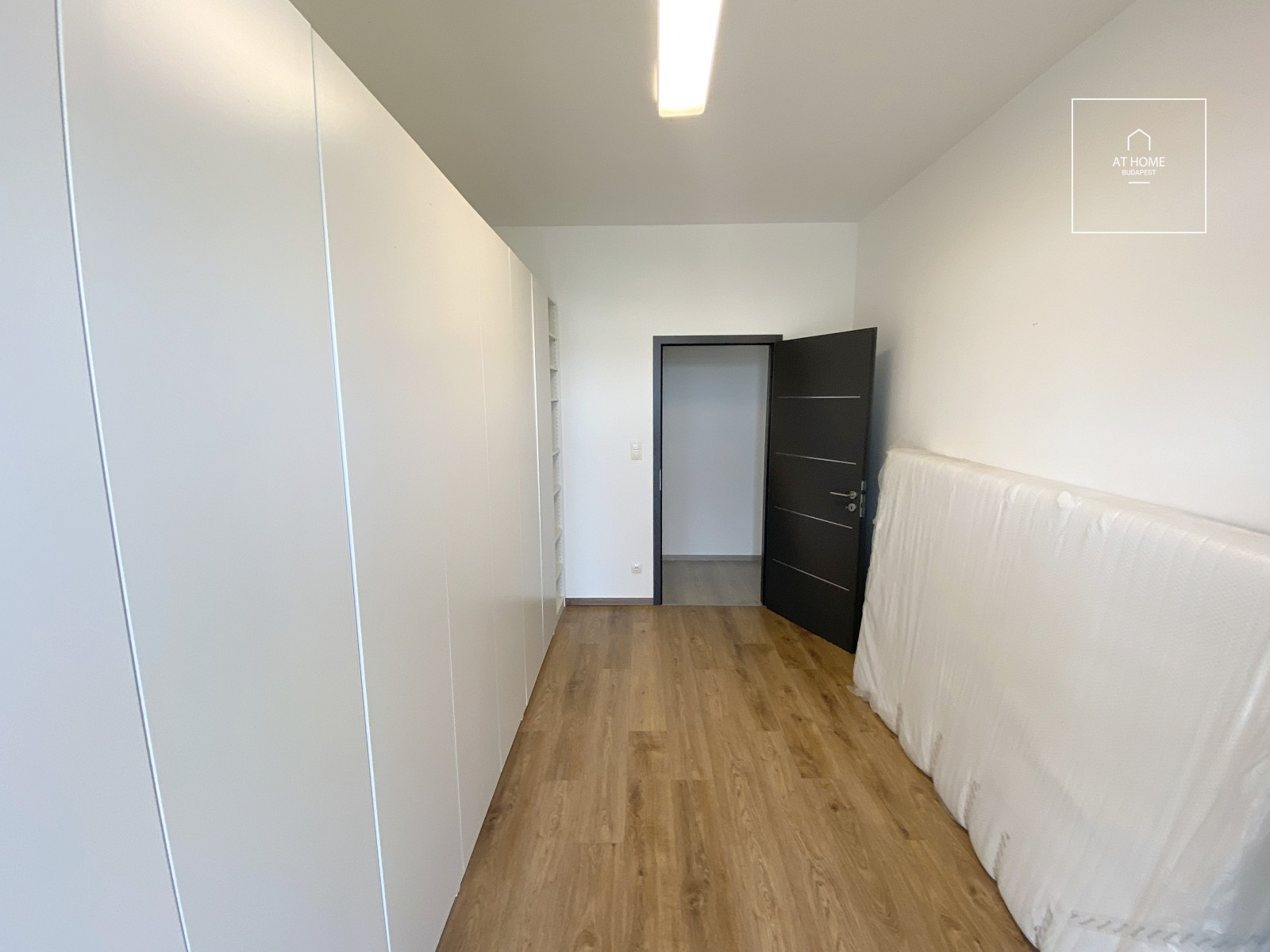 Renovated 160 sqm four-bedroom apartment at Budapart