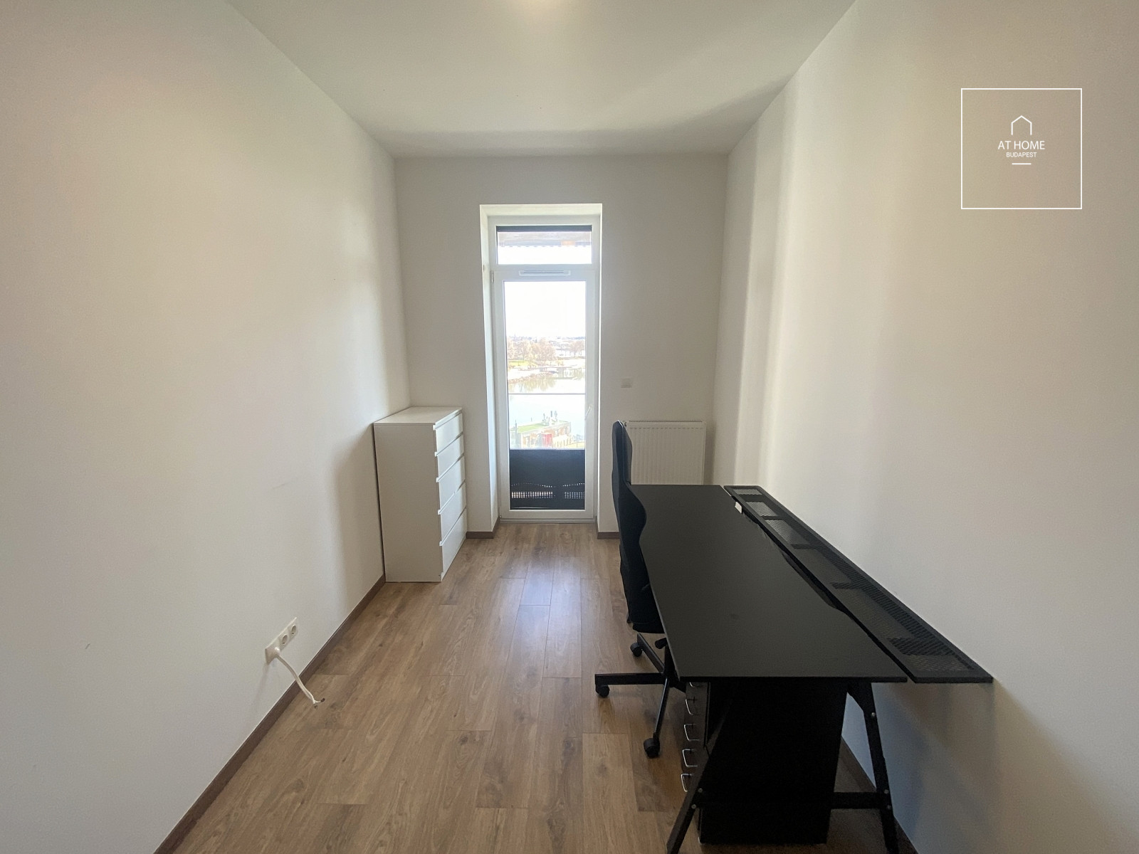 Renovated 160 sqm four-bedroom apartment at Budapart