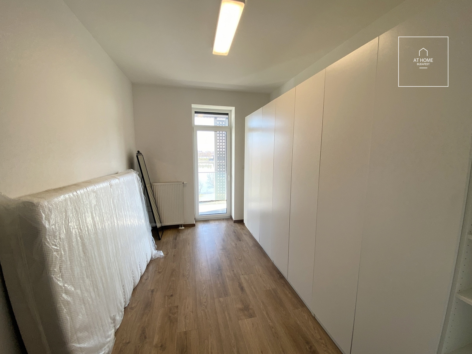 Renovated 160 sqm four-bedroom apartment at Budapart