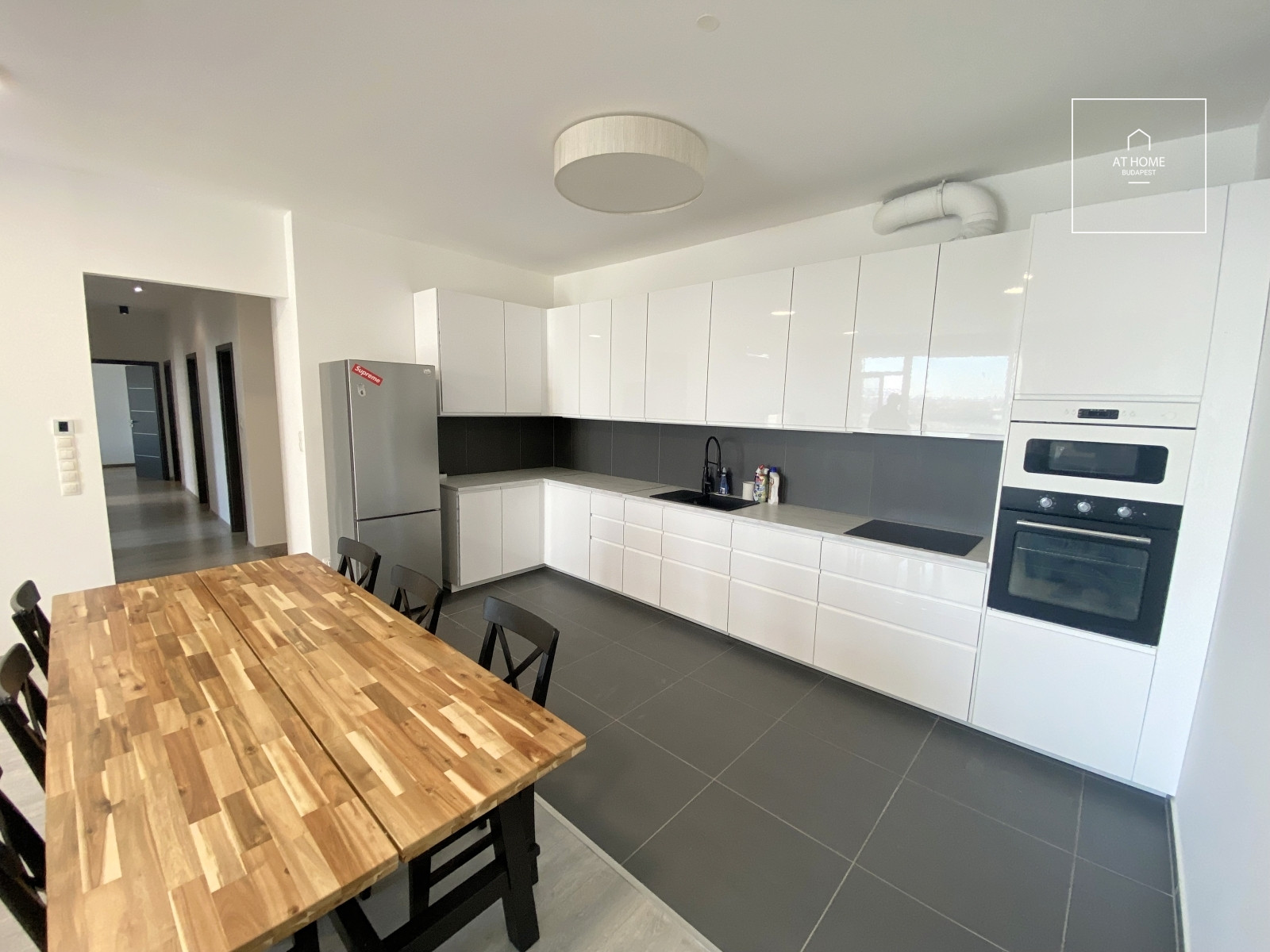 Renovated 160 sqm four-bedroom apartment at Budapart