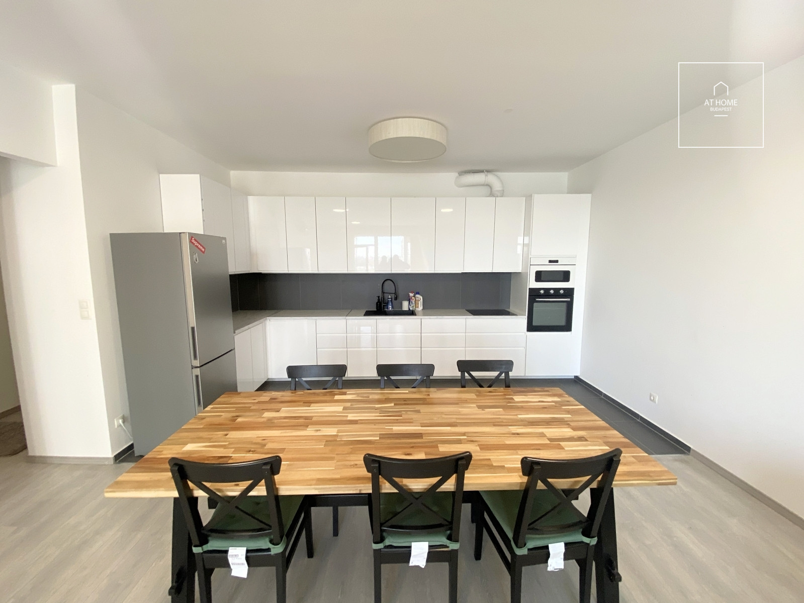 Renovated 160 sqm four-bedroom apartment at Budapart