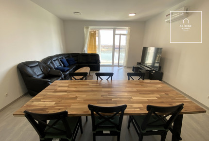 Renovated 160 sqm four-bedroom apartment at Budapart