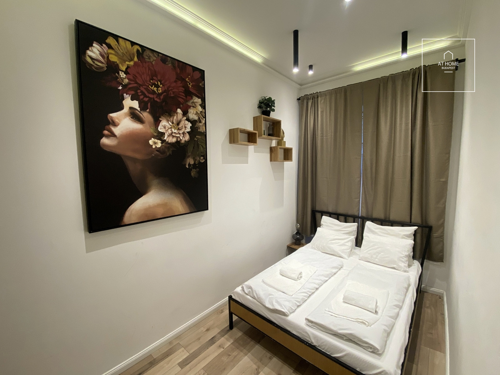 Renovated downtown 53 sqm loft apartment in District VI