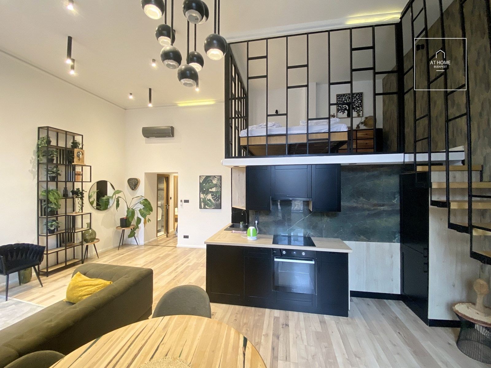 Renovated downtown 53 sqm loft apartment in District VI