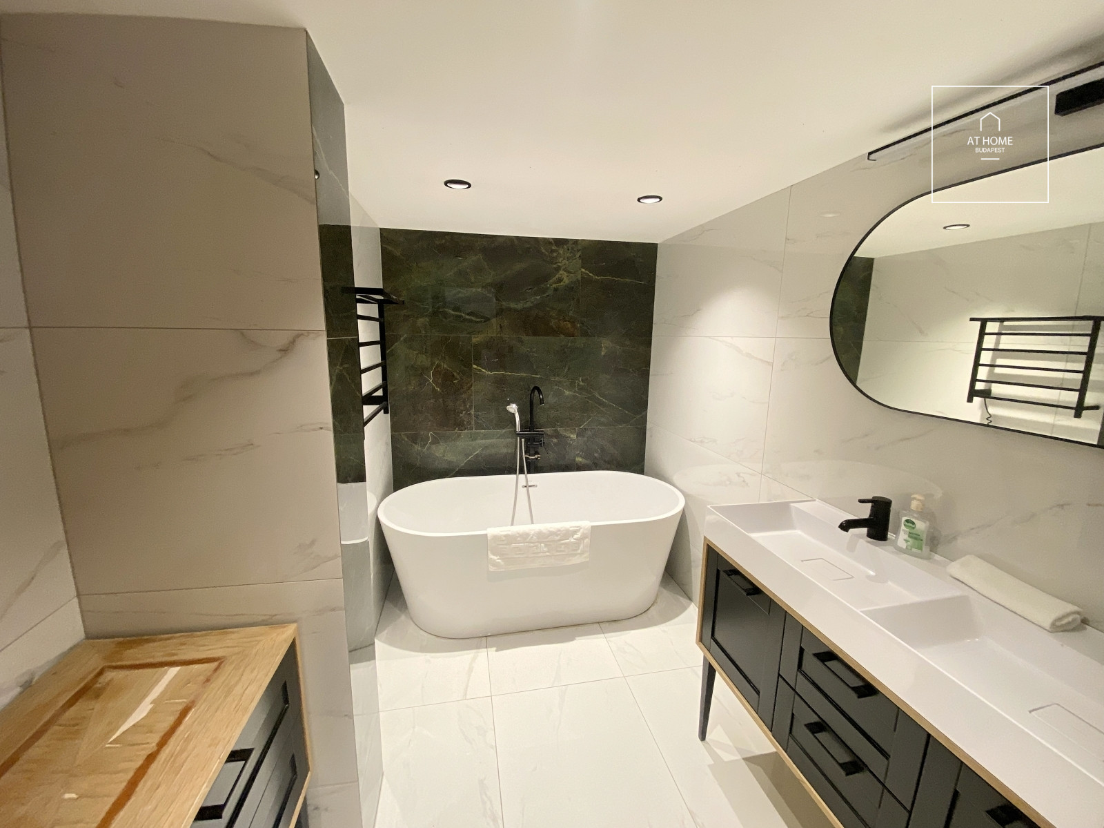 Renovated downtown 53 sqm loft apartment in District VI