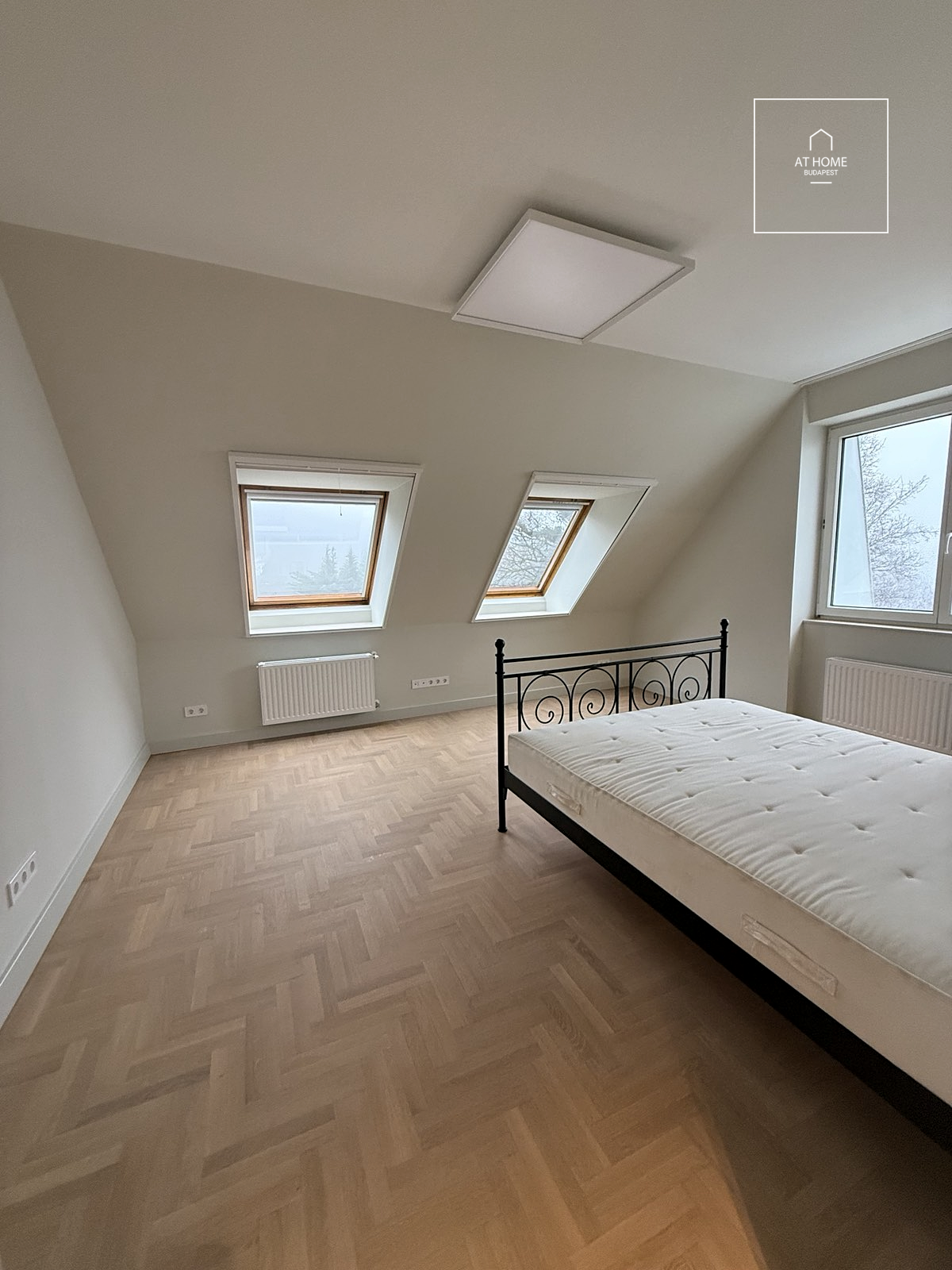 Renovated 208 sqm apartment with panoramic views and 3 bedrooms for rent in District XII