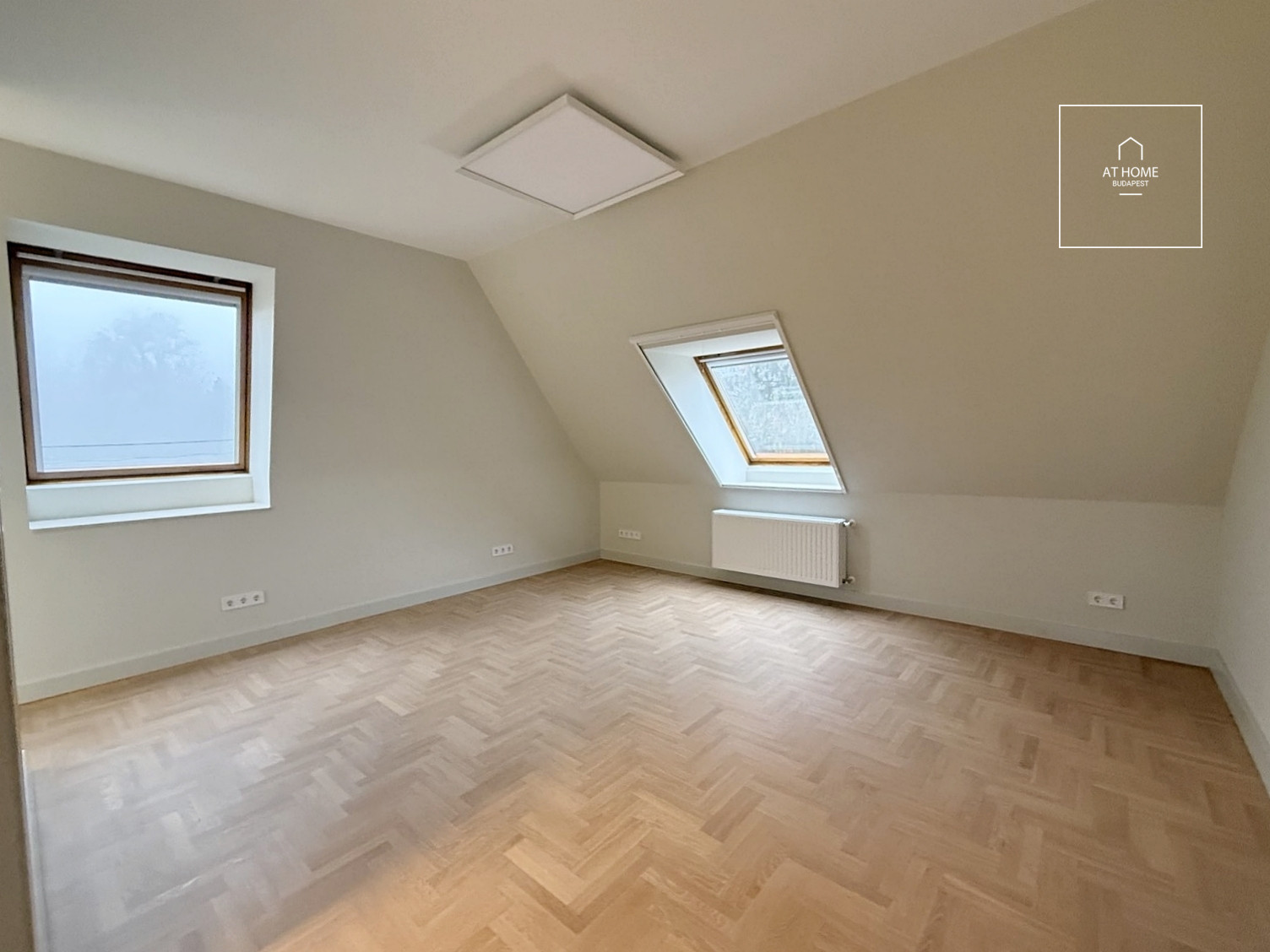 Renovated 208 sqm apartment with panoramic views and 3 bedrooms for rent in District XII