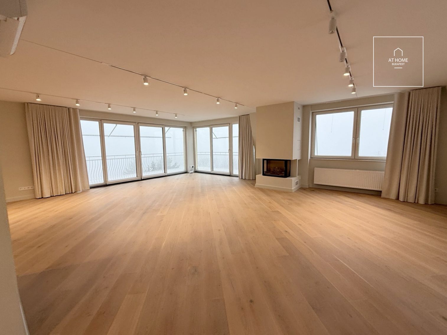 Renovated 208 sqm apartment with panoramic views and 3 bedrooms for rent in District XII