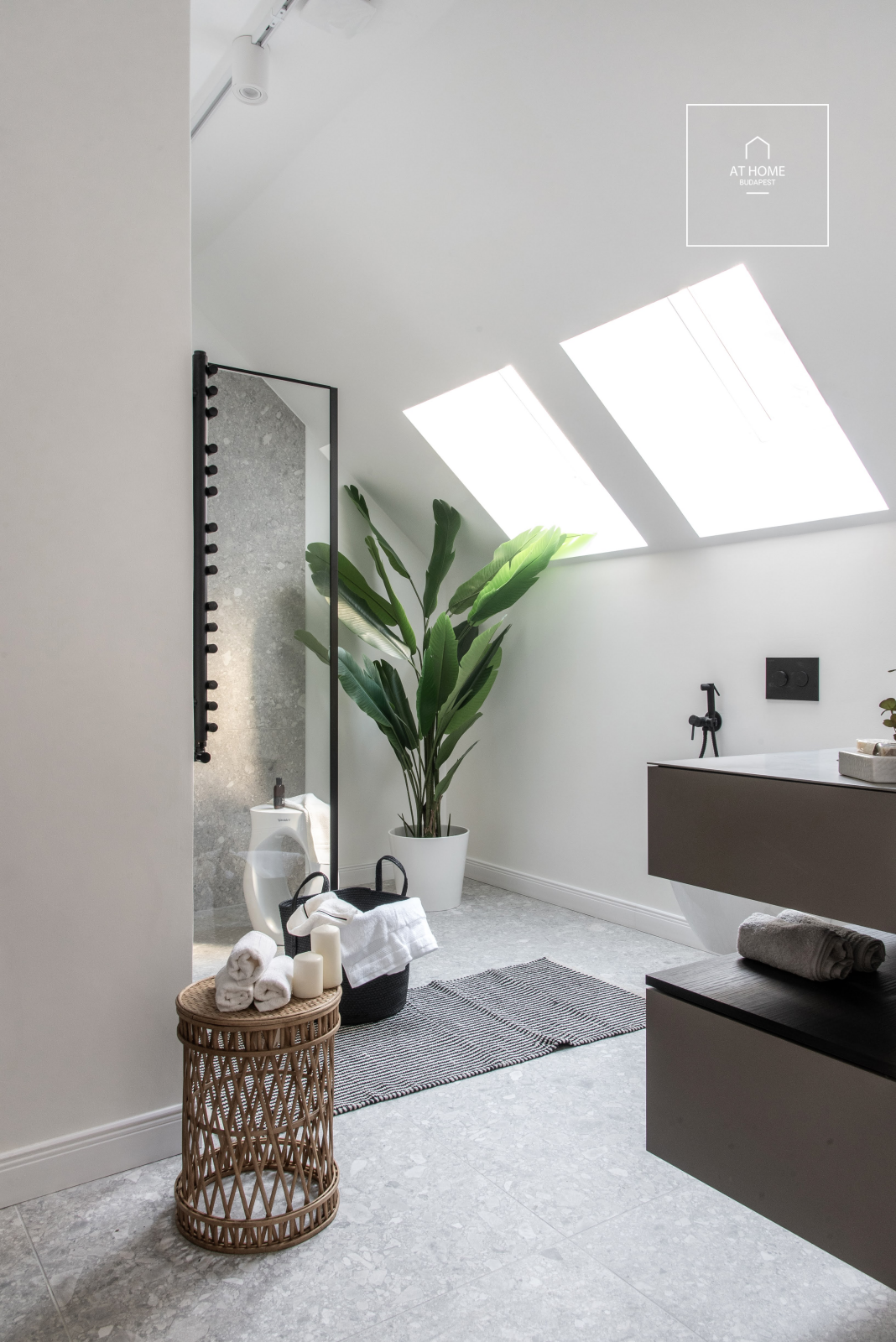 Exkluzív, felújított 179nm-es duplex luxuslakás a Vörösmarty térnél