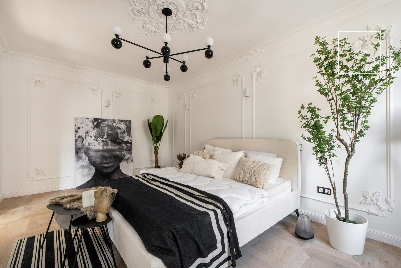 Exclusive, fully renovated 179 sqm duplex luxury apartment near Vörösmarty Square