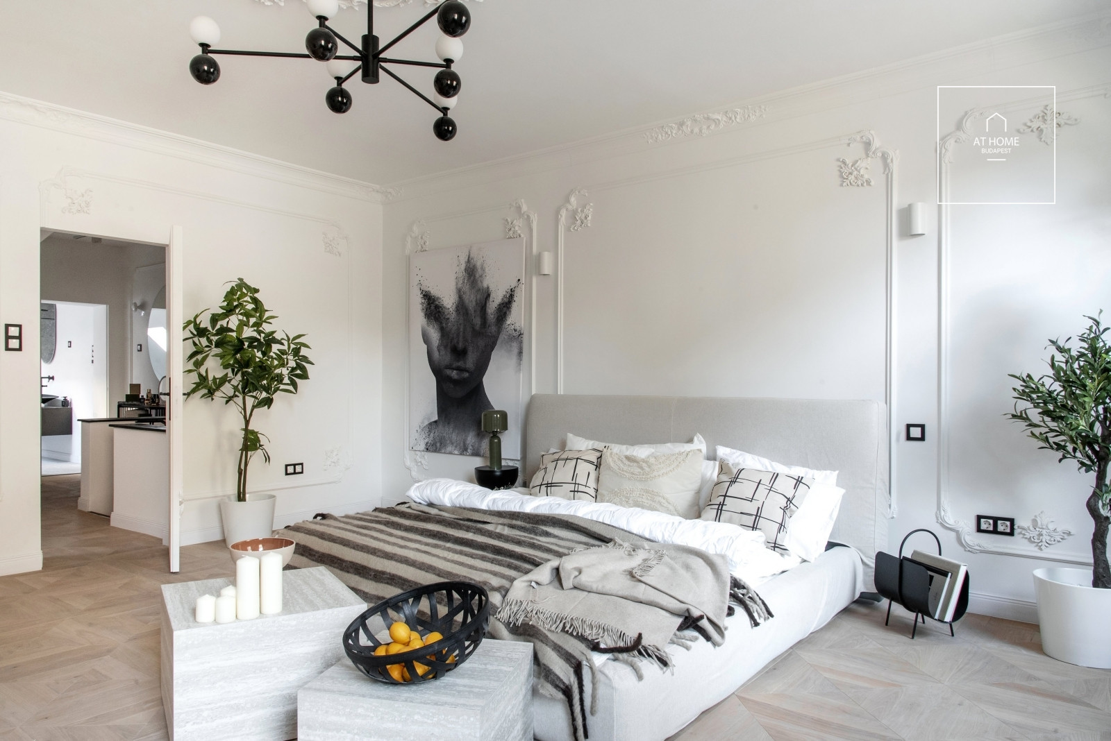 Exkluzív, felújított 179nm-es duplex luxuslakás a Vörösmarty térnél