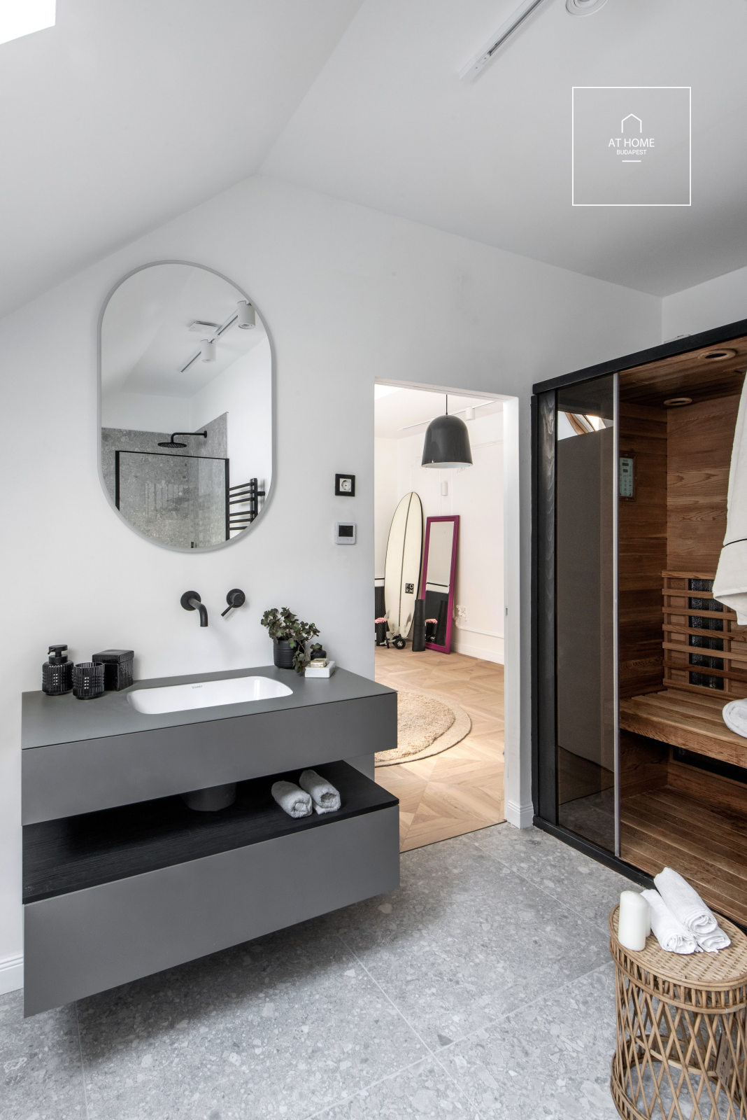 Exkluzív, felújított 179nm-es duplex luxuslakás a Vörösmarty térnél