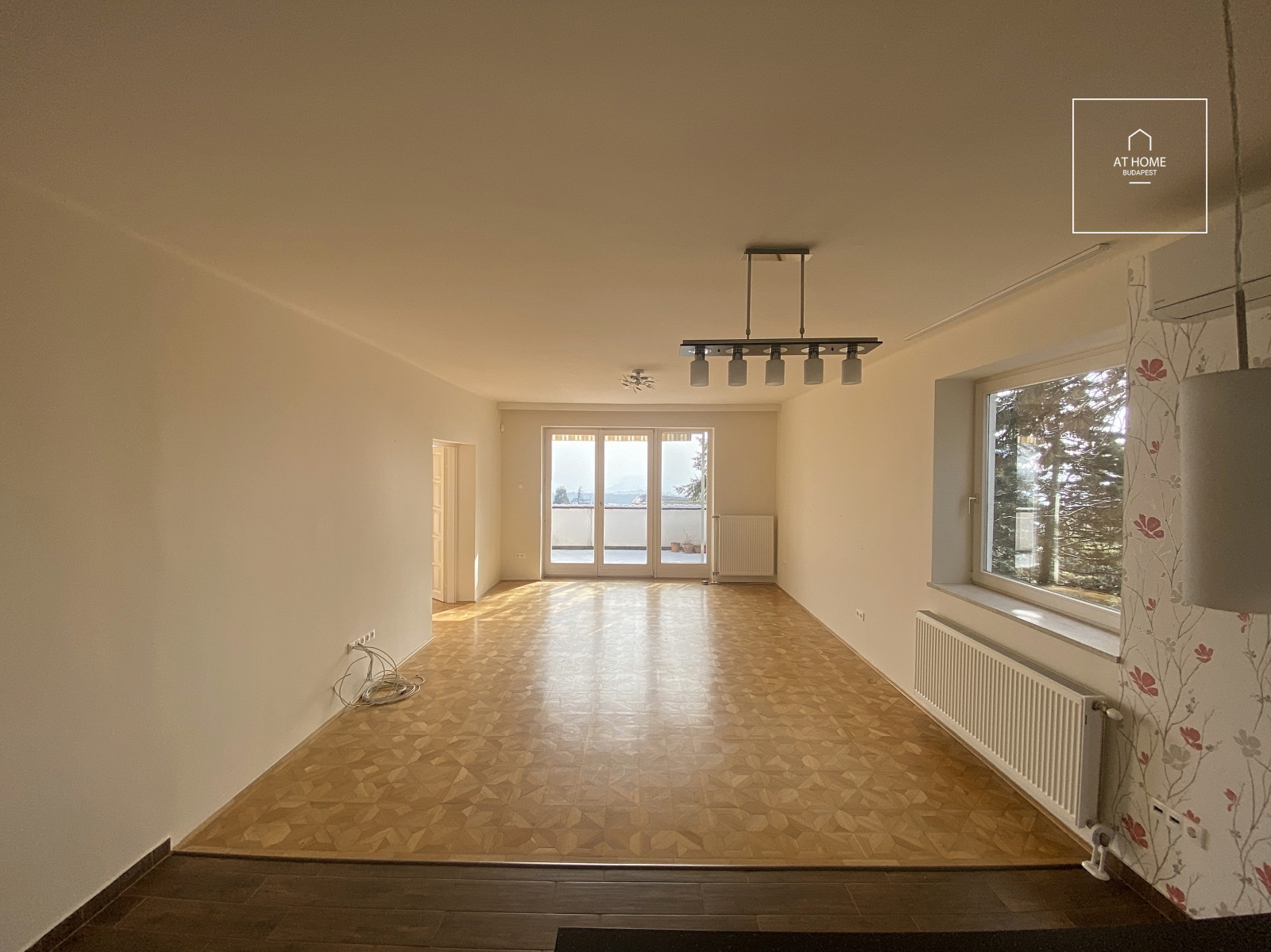 Completely renovated 85 sqm apartment with terrace and panoramic view of the Danube for rent in District II