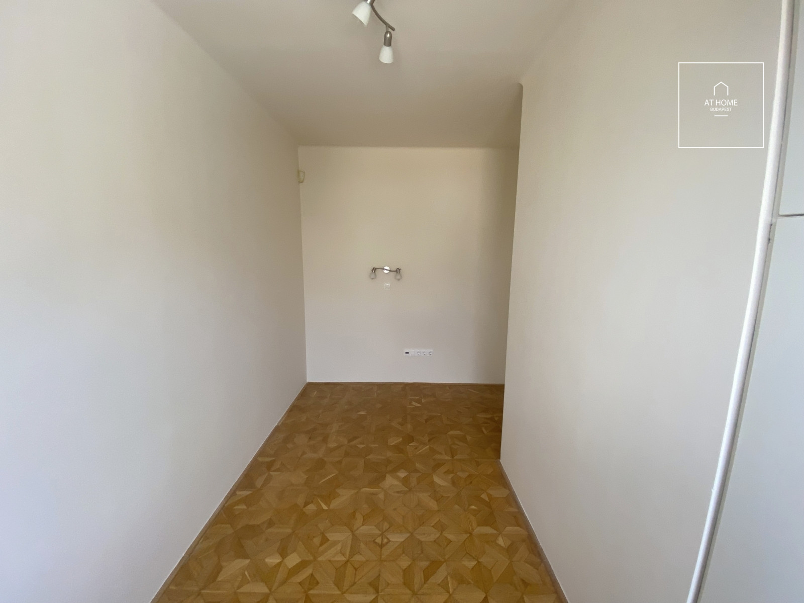 Completely renovated 85 sqm apartment with terrace and panoramic view of the Danube for rent in District II