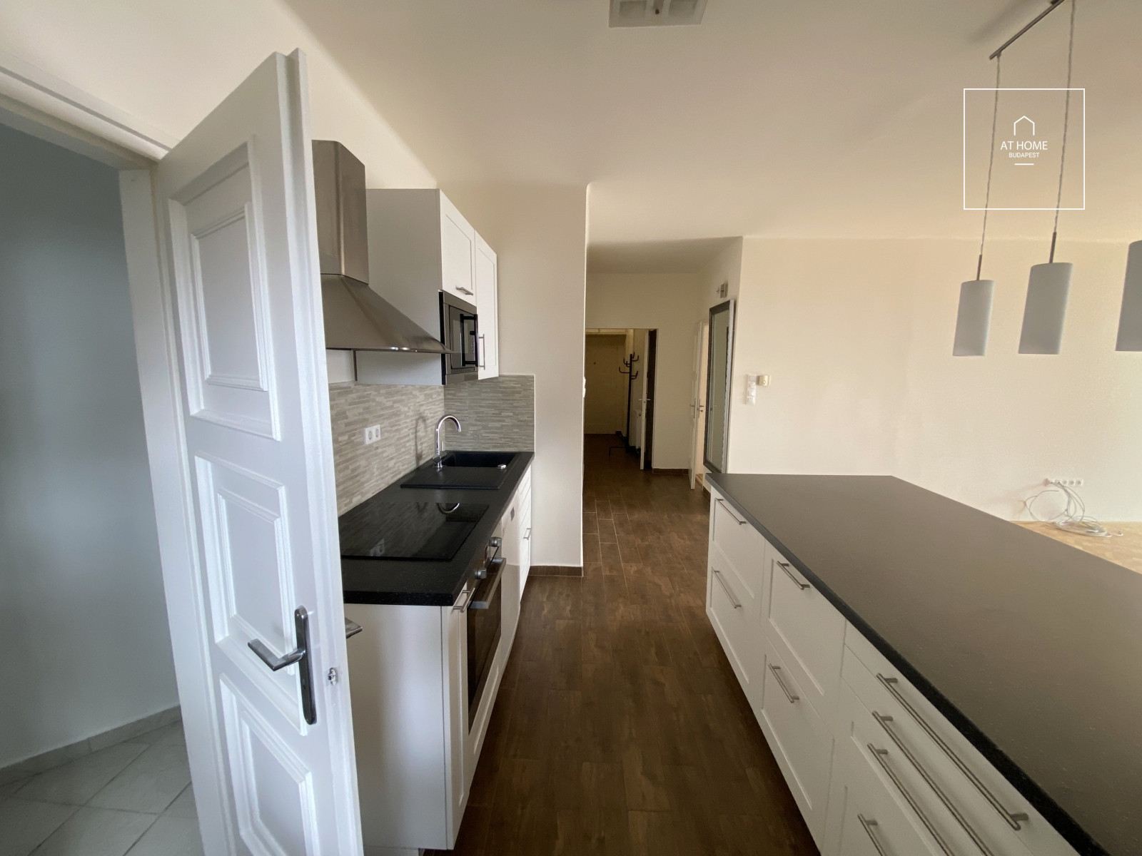 Completely renovated 85 sqm apartment with terrace and panoramic view of the Danube for rent in District II