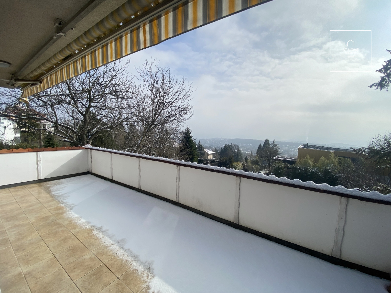 Completely renovated 85 sqm apartment with terrace and panoramic view of the Danube for rent in District II