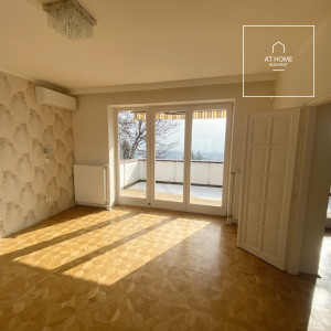 Completely renovated 85 sqm apartment with terrace and panoramic view of the Danube for rent in District II