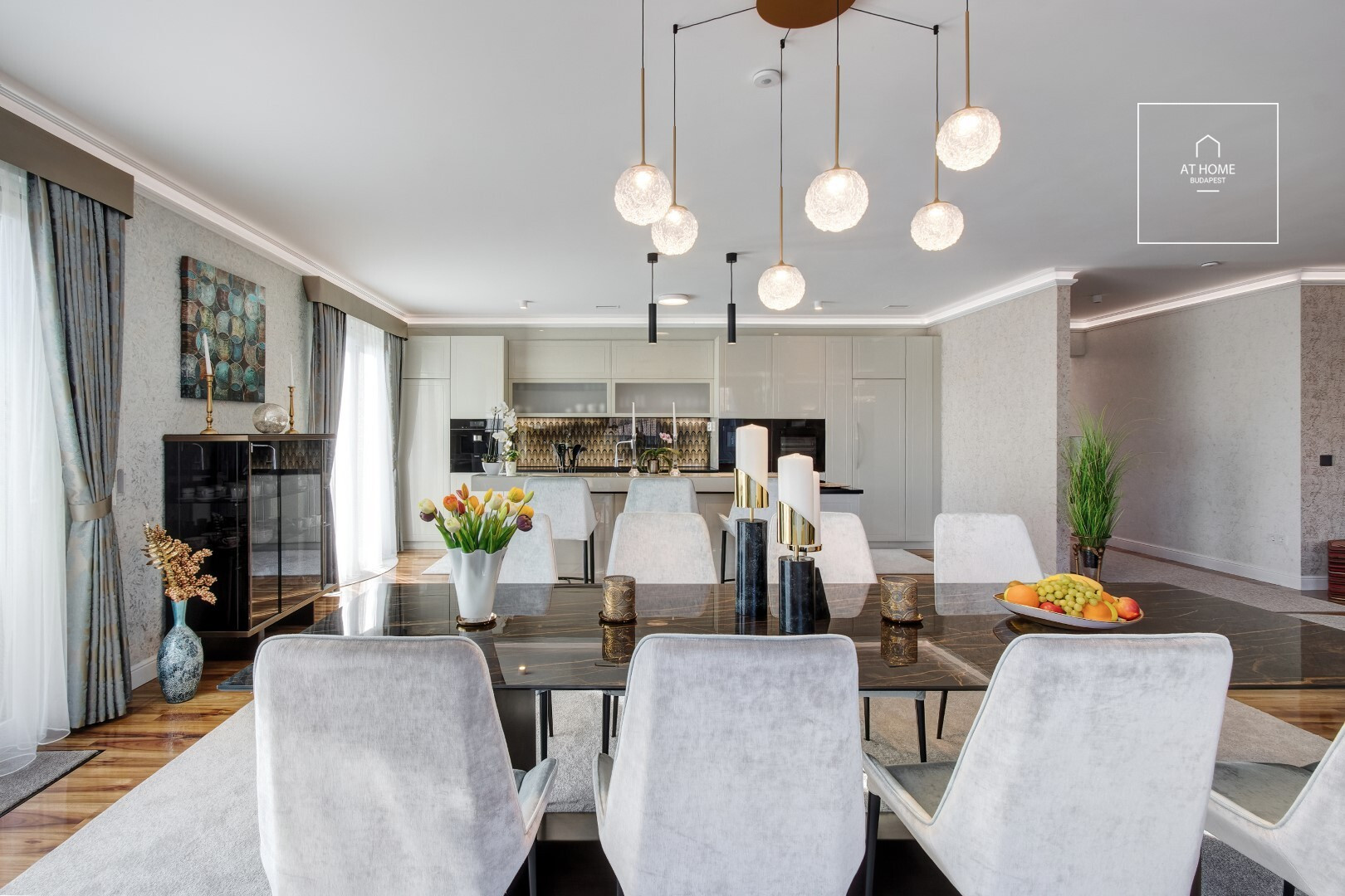 Panoramic 250 m², 3-bedroom apartment with a private garden and 2 parking spaces in District II