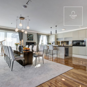 Panoramic 250 m², 3-bedroom apartment with a private garden and 2 parking spaces in District II