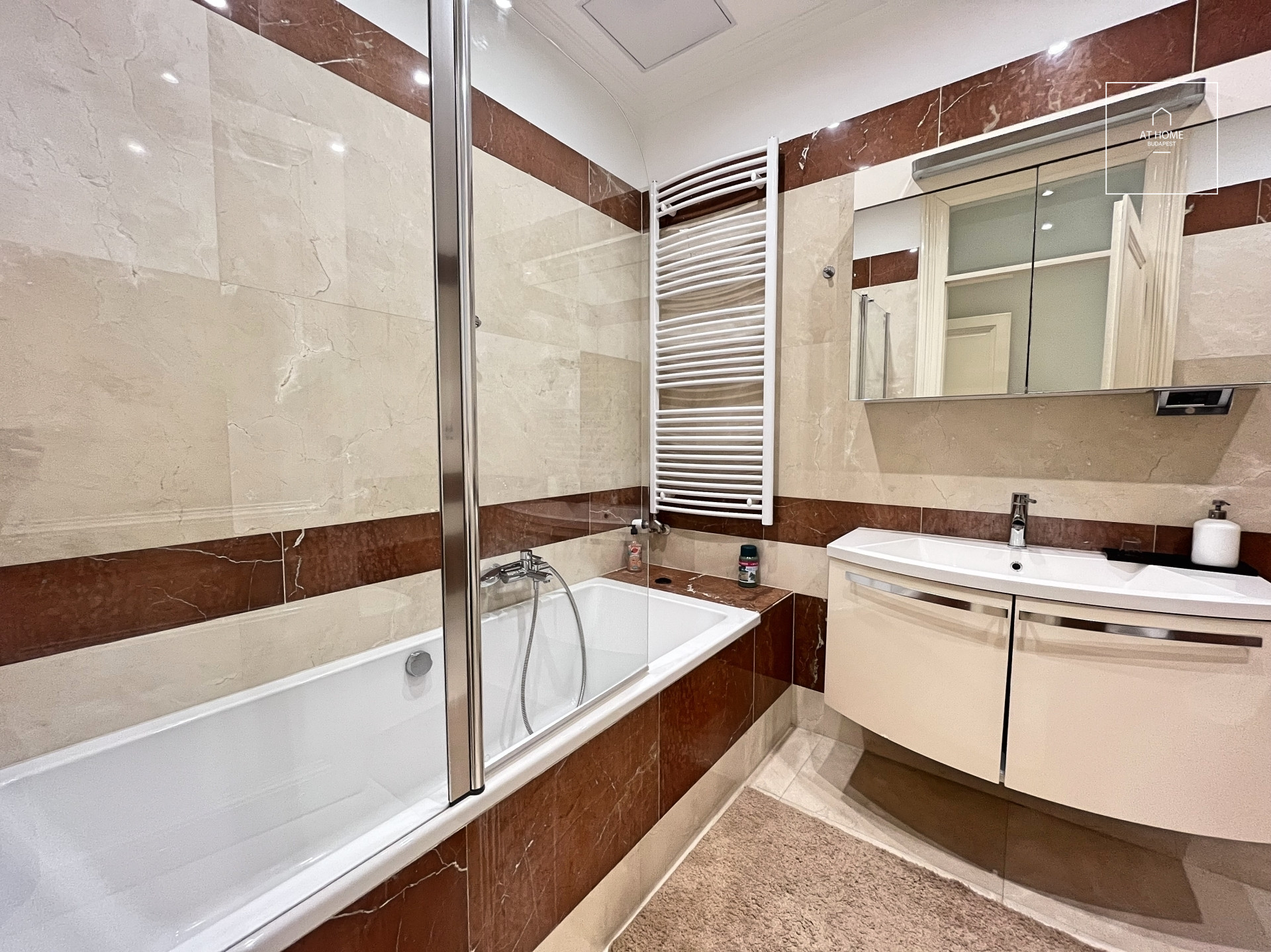 152 sqm 4-bedroom apartment in Budapest’s city center, in the 5th district