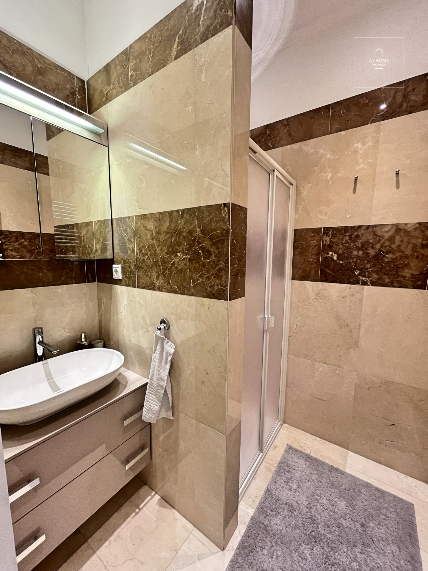 152 sqm 4-bedroom apartment in Budapest’s city center, in the 5th district