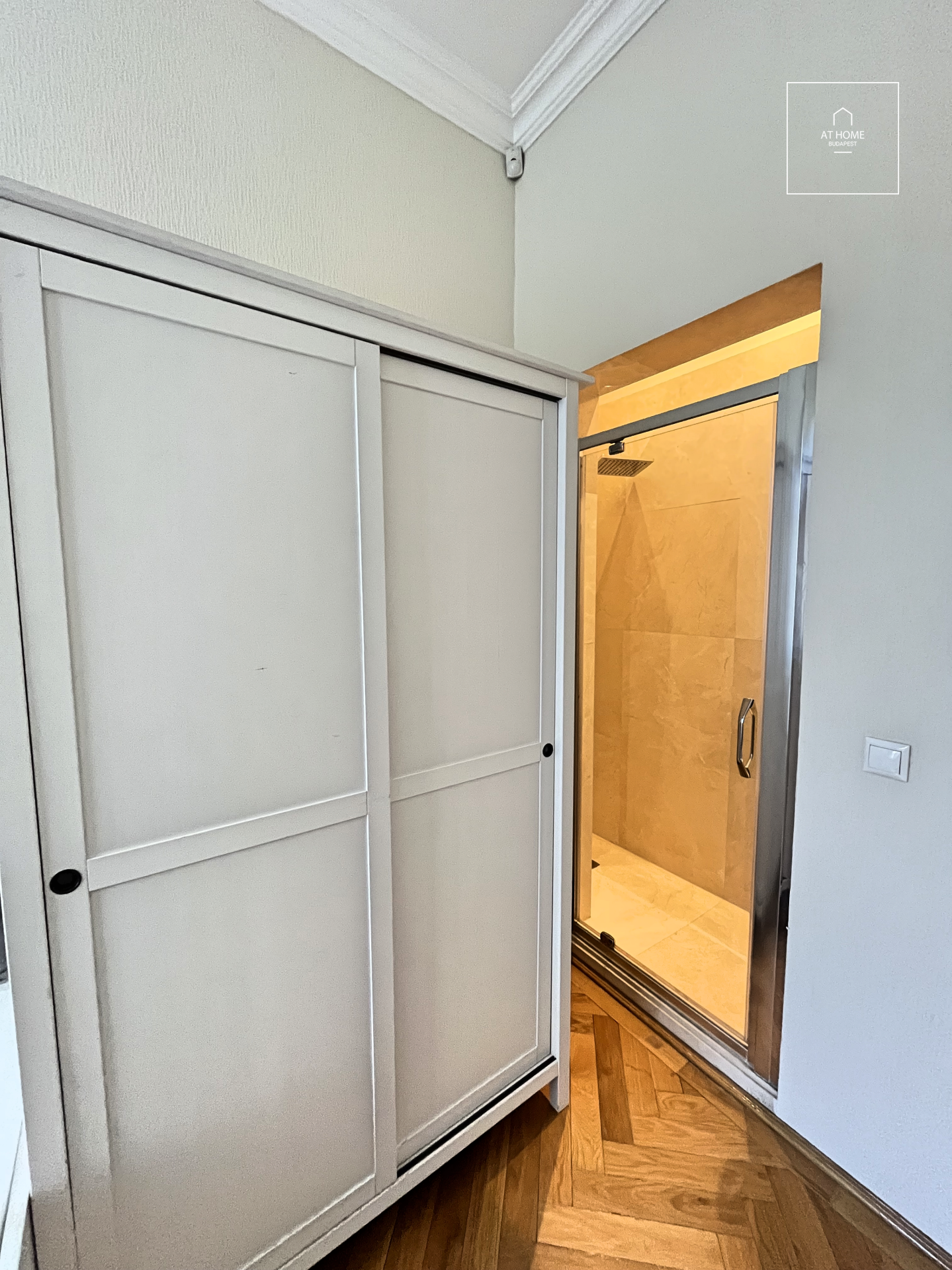 152 sqm 4-bedroom apartment in Budapest’s city center, in the 5th district
