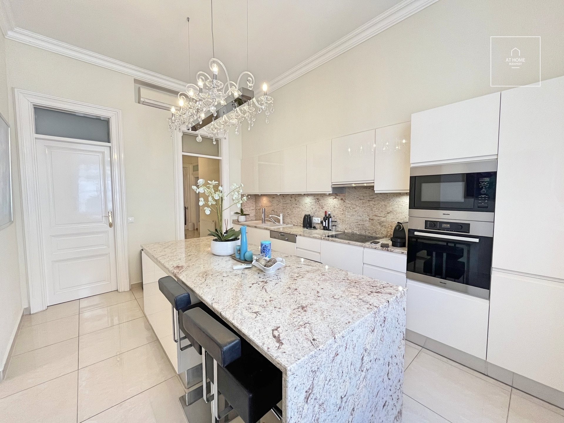152 sqm 4-bedroom apartment in Budapest’s city center, in the 5th district
