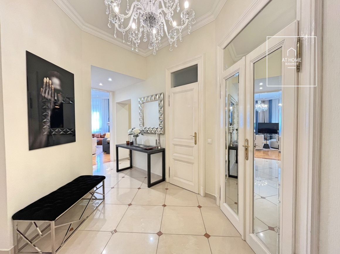 152 sqm 4-bedroom apartment in Budapest’s city center, in the 5th district