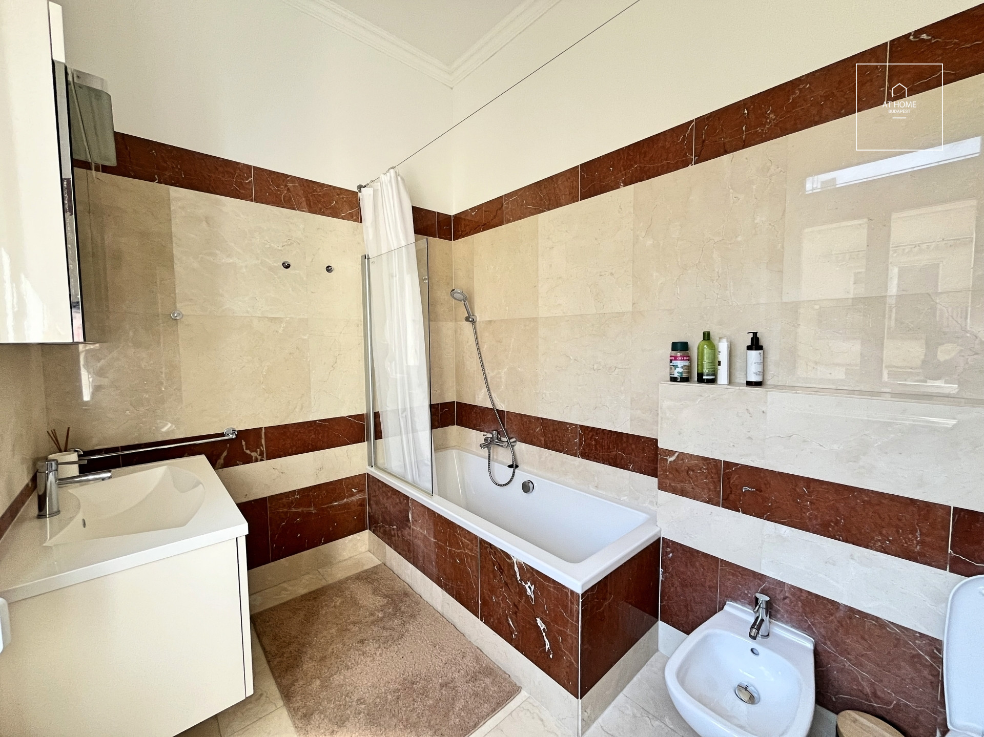152 sqm 4-bedroom apartment in Budapest’s city center, in the 5th district