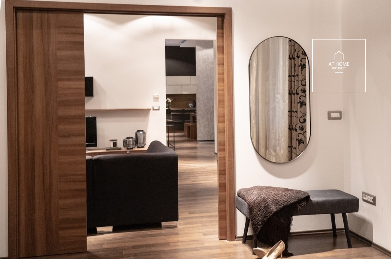 Premium 82 sqm apartment with 2 bedrooms near Vörösmarty tér