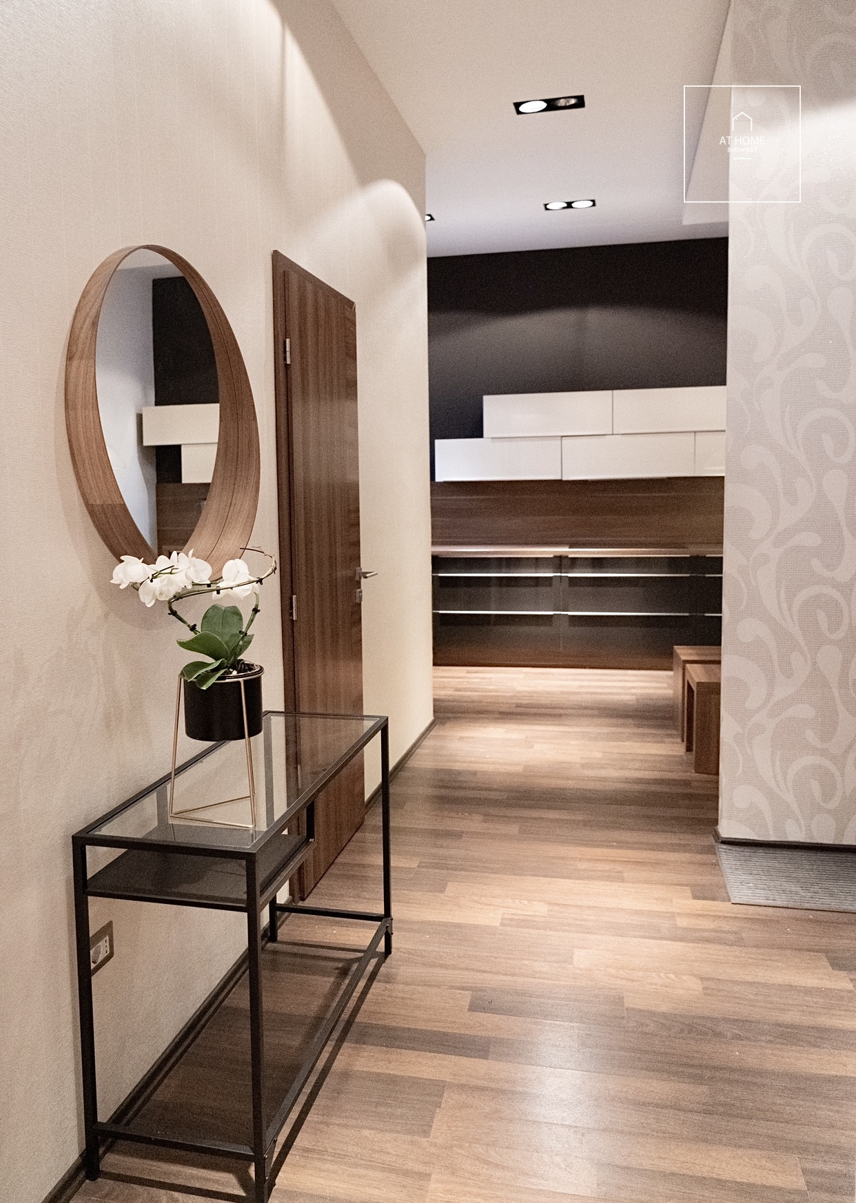 Premium 82 sqm apartment with 2 bedrooms near Vörösmarty tér